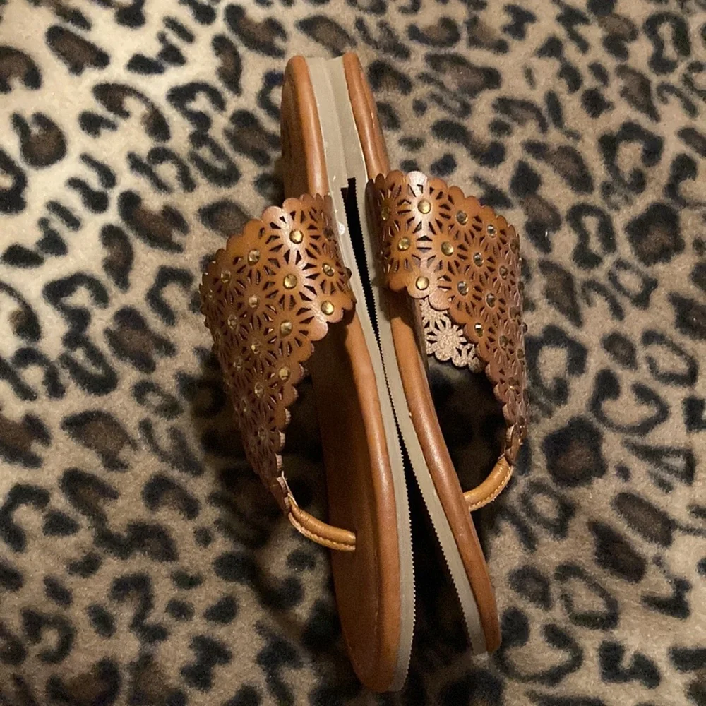 NWOB YELLOWBOX Sandals Women’s Size 8 Natural “Tessie” Slip On Thong Sandals - Picture 6 of 10